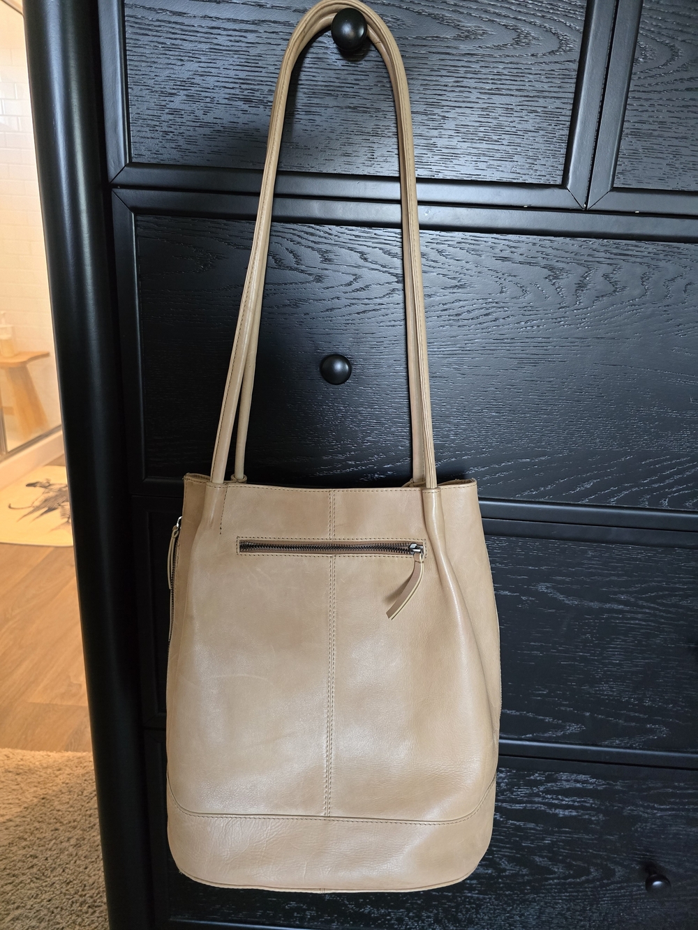 Women’s Tan Leather Shoulder Bag - Classic Tote